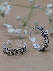 925 Oxidized Silver Floral Toe Rings – Adjustable Cutwork Design for Women