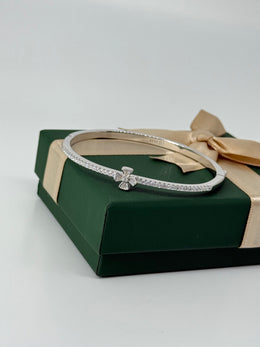 Elegant Sterling Silver Diamond-Accent Flower Bracelet – Luxury Minimalist Bangle