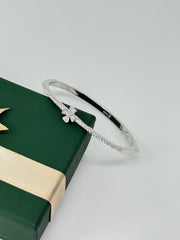 Elegant Sterling Silver Diamond-Accent Flower Bracelet – Luxury Minimalist Bangle