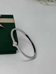 Elegant Sterling Silver Diamond-Accent Flower Bracelet – Luxury Minimalist Bangle